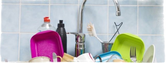 Примета: почему нельзя мыть посуду в гостях